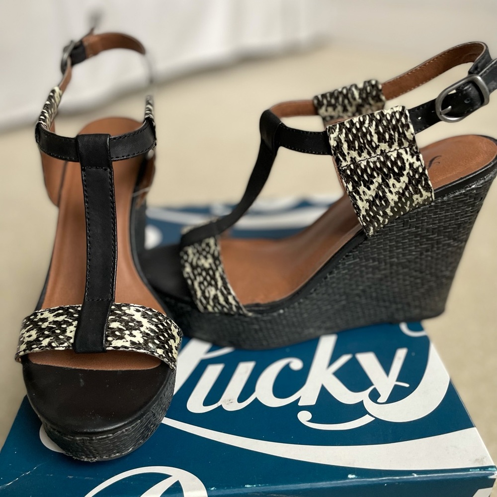 Lucky Brand Black/White Snakeskin Wedge